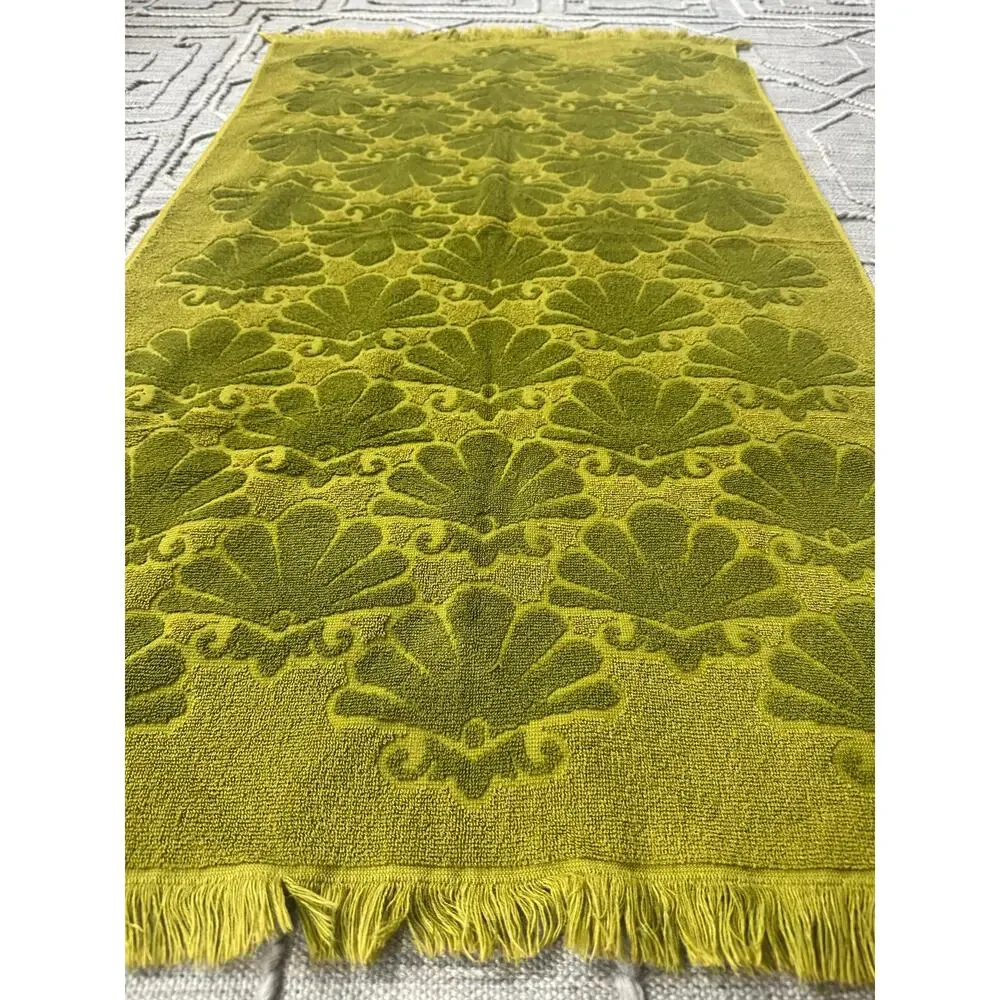 Vintage Fieldcrest BATH TOWEL avocado green seashell motif two tone fringe 60s